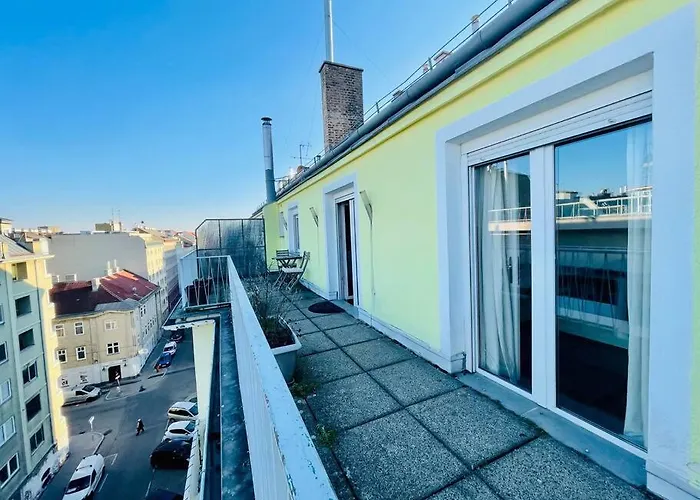 Cosy Flat With Huge Terrasse! Long Or Shortterm Apartman *