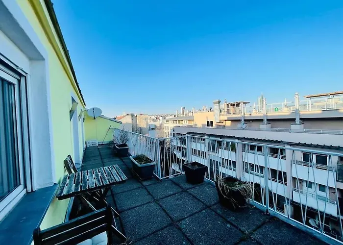Cosy Flat With Huge Terrasse! Long Or Shortterm Bécs