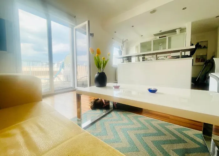Cosy Flat With Huge Terrasse! Long Or Shortterm Bécs